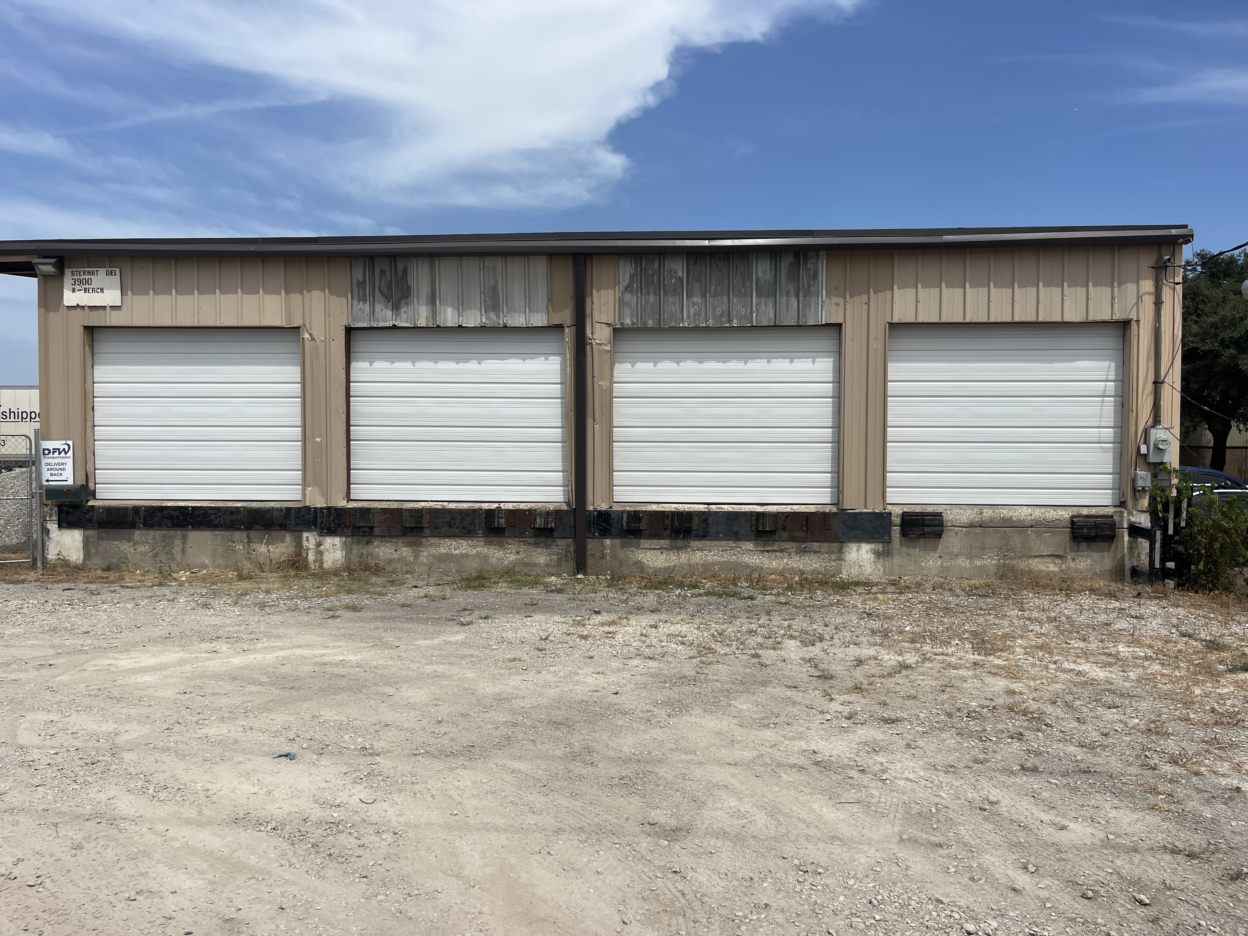 3900 N Beach St — photo 3 of 4