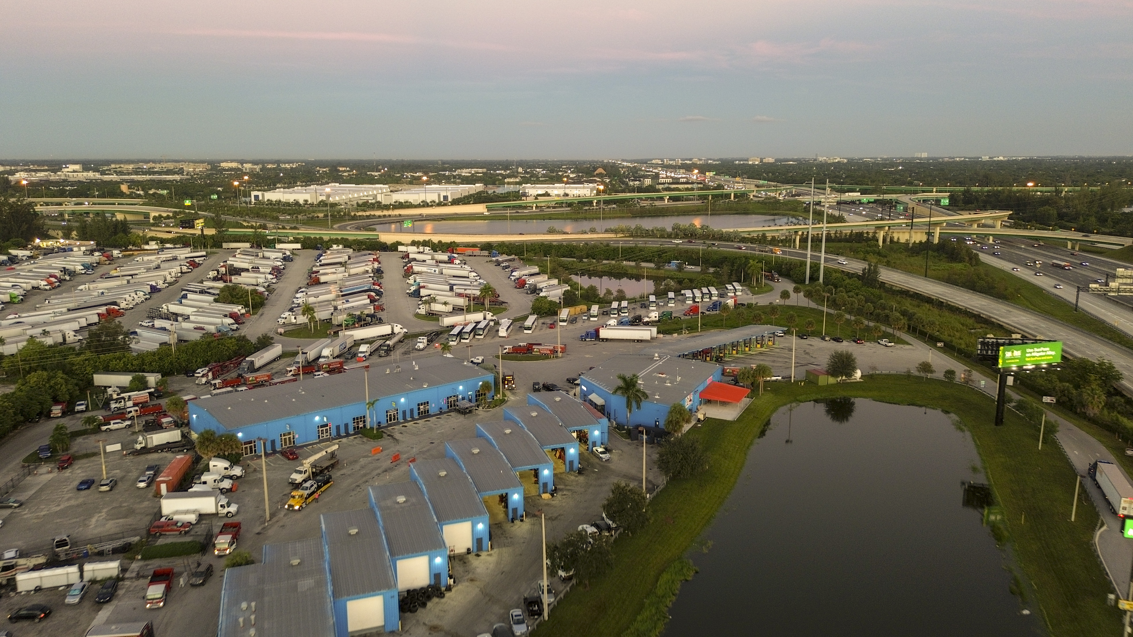 595 Truck Stop — photo 5 of 5